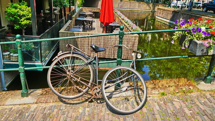 Fototapeta na wymiar Bicycle fahrad sculptur, schrott oldtimer
