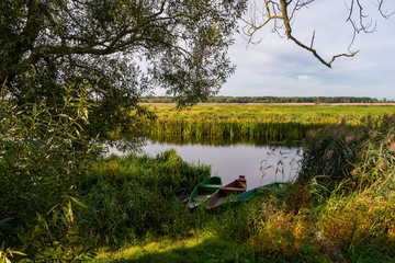 Narwiański Park Narodowy, Rzeka Narew, Łodzie pychówki, Uhowo, Podlasie, Polska © podlaski49