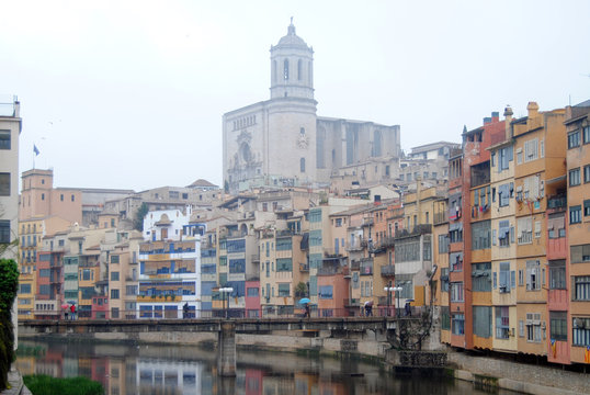 Espectacular catedral con edificios