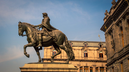 Obraz premium horse and rider statue Mexico City