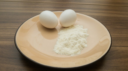 Ovos e farinha para cozinha