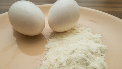 Ovos e farinha para cozinha