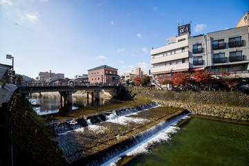 観光地高山市の宮川の風景