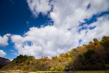 Fototapeta na wymiar 世界文化遺産の白川郷の秋の風景