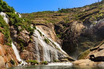 Fototapeta na wymiar Cascada del Ezaro, one of the most beautiful waterfalls in Spain