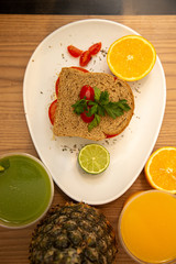 Sanduiche integral com Suco Verde
