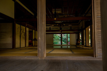 京都の観光名所南禅寺の紅葉風景