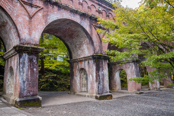 Fototapeta na wymiar 京都の観光名所南禅寺の紅葉風景