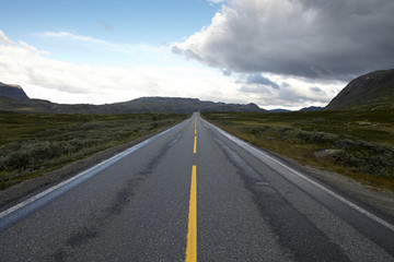 Road in the middle of nowhere (Norway)