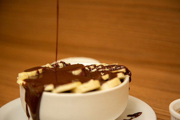 Creme de Açaí com cobertura de chocolate