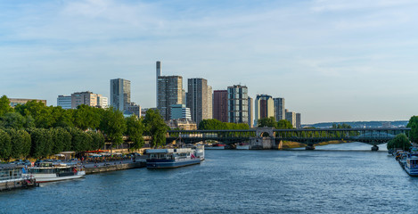 Obraz premium Landmark view on Seine river during the sunny day in Paris. Copy space for your text.