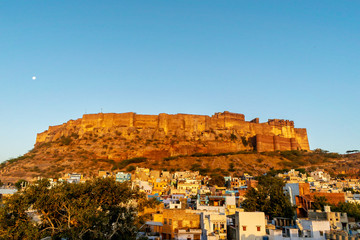 Obraz premium a panoramic view of the Mehrangarh Fort, Jodhpur, India