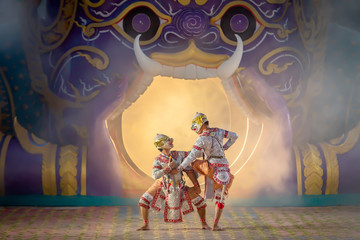 The battle scenes of the Thai pantomime Between the two monkey characters