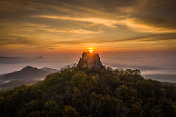 Obraz premium Oltarik is a castle ruin on the hill of the same name in the Ceske stredohori Mountains. It rises above the village of Dekovka ten kilometers southwest of Lovosice in the district of Litomerice
