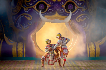 The battle scenes of the Thai pantomime Between the two monkey characters