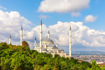 Naklejka premium Camlica Mosque of Istanbul, beautiful side view
