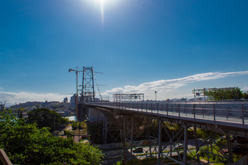 Ponte Hercílio Luz da cidade de Florianópolis em dia de sol