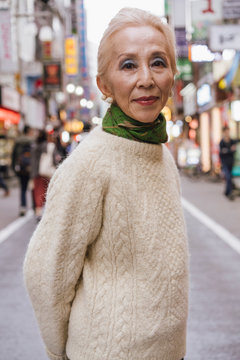 東京のシニア女性のポートレート