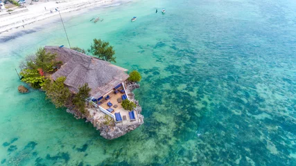 Keuken spatwand met foto Rock Restaurant over de zee in Zanzibar, Tanzania, Afrika. © STORYTELLER