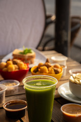 Lanche com suco verde, Açaí