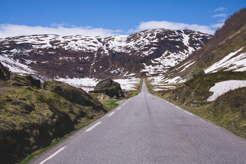 Fototapeta premium beautifull landscape with a street in Norway