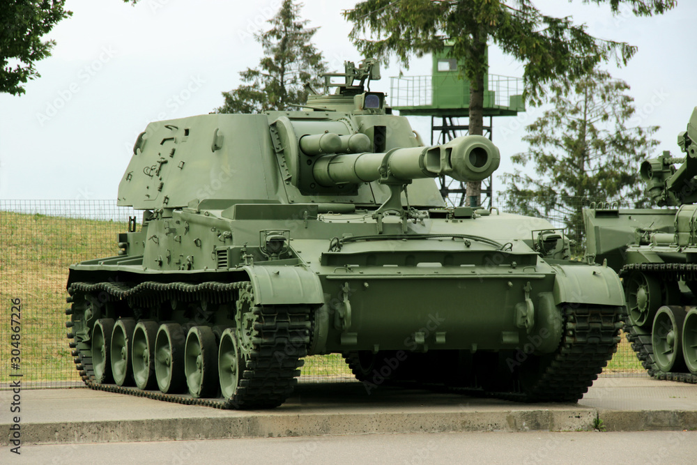 Wall mural minsk, belarus - july 2, 2016: self propelled howitzer in an open area on the stalin line in minsk, 