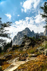 Fototapeta premium Trail to mountain peaks