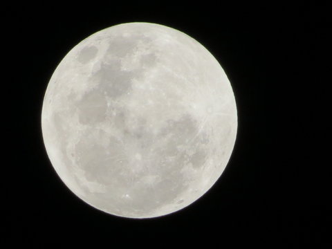 C&eacute;u escuro com lua