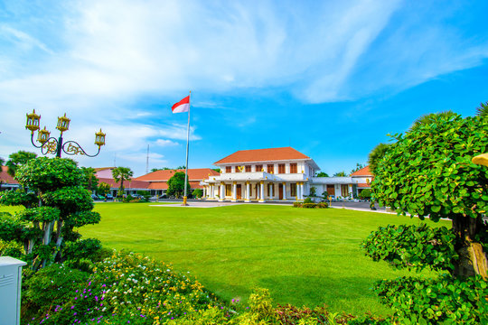 Dutch heritage building built in 1795 which is now functioned as the official residence of the Governor.
