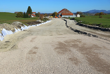 Der Neubau einer Staße. Eine Landstraße wird neu gebaut