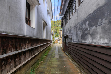 Fototapeta premium トンバイ堀のある裏通り 佐賀県有田町 Back street with Tongbai moat Saga Arita town