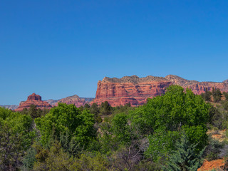 Fototapeta na wymiar Bell Rock and Courthouse Butte, famous land formations in the Sedona Arizona southwestern United State, scenic desert landscape with a clear blue sky in the spring.
