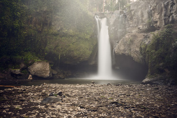 Tegenungan fall