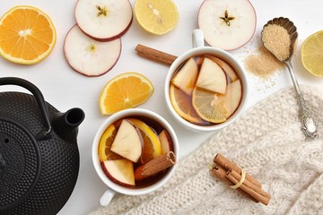 Fototapeta na wymiar Aromatic fresh fruits tea with apples, lemon, orange and cinnamon.