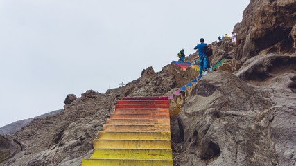 Escaleras de colores en cerro San Cristóbal