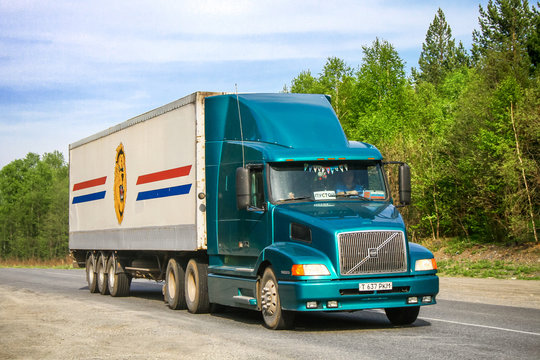 Volvo VNL64T
