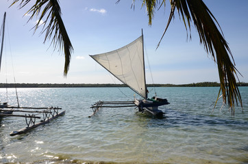 bateau traditionnel Cal&eacute;donien