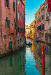 Fototapeta na wymiar Vivid colors in Venice canal 01