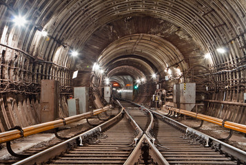 Subway tunnel for metropolitan trains
