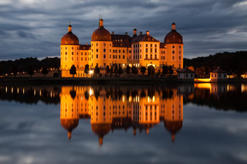 Fototapeta na wymiar Moritzburg Castle at night in Saxony, Germany