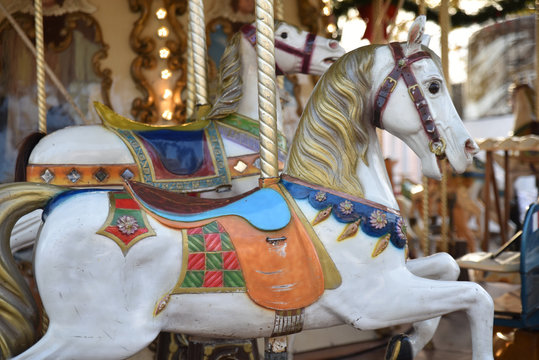 Chevaux de bois au man&egrave;ge