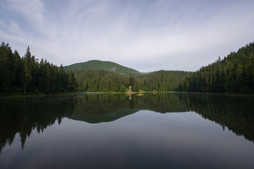 Fototapeta na wymiar Mountain Lake Synevyr, Ukraine