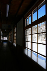 Fototapeta na wymiar 冬休みの小学校。喰丸　昭和　福島　日本。１月下旬。
