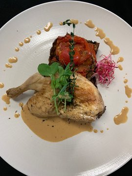 demi coquelet et tian de l&eacute;gumes, tomates et aubergines 