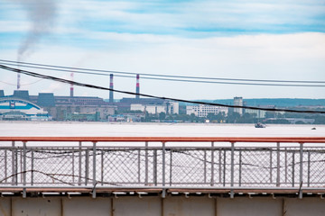Obraz premium Khabarovsk, Russia - Aug 21, 2019: Flood on the Amur river near the city of Khabarovsk. The level of the Amur river at around 601 centimeters.