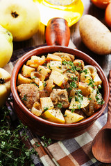 Meat baked with quince and vegetables