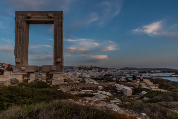 Obraz premium Portara - ruins of ancient temple of Delian Apollo on Naxos island at sunset, Cyclades archipelago, Greece.