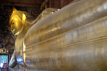 The world's largest sculpture of a reclining Buddha in a temple in Bangkok. © Oleksii