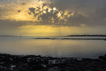 costa amanecer mar orilla rocas