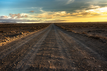 camino tierra atardecer desierto arena